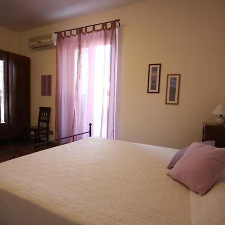 Porta Del Vento Bed & Breakfast 4*